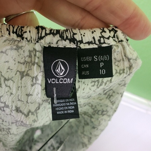 Volcom Women's white floral skater tube top size small 4/6 - Picture 8 of 9